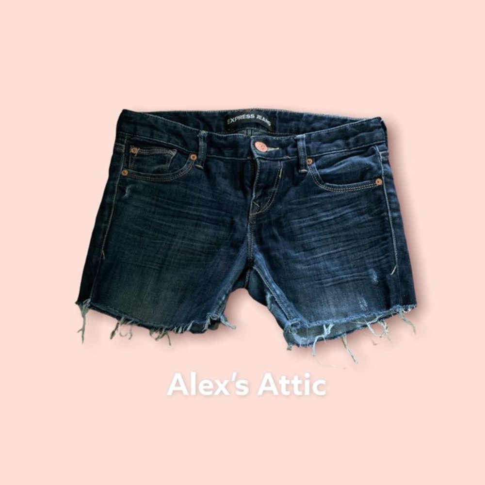 express jeans shorts size 2 pre-owned
